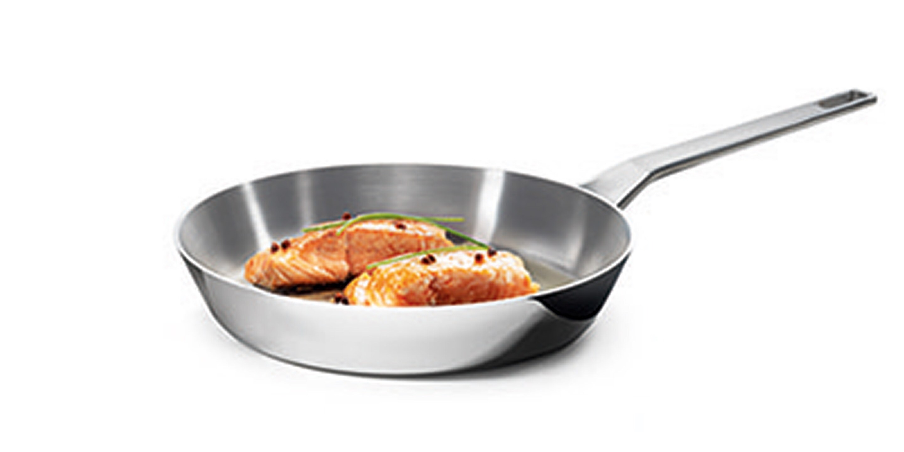 Az Infinite Chef Frying Pan serpenyőben sülő hús
