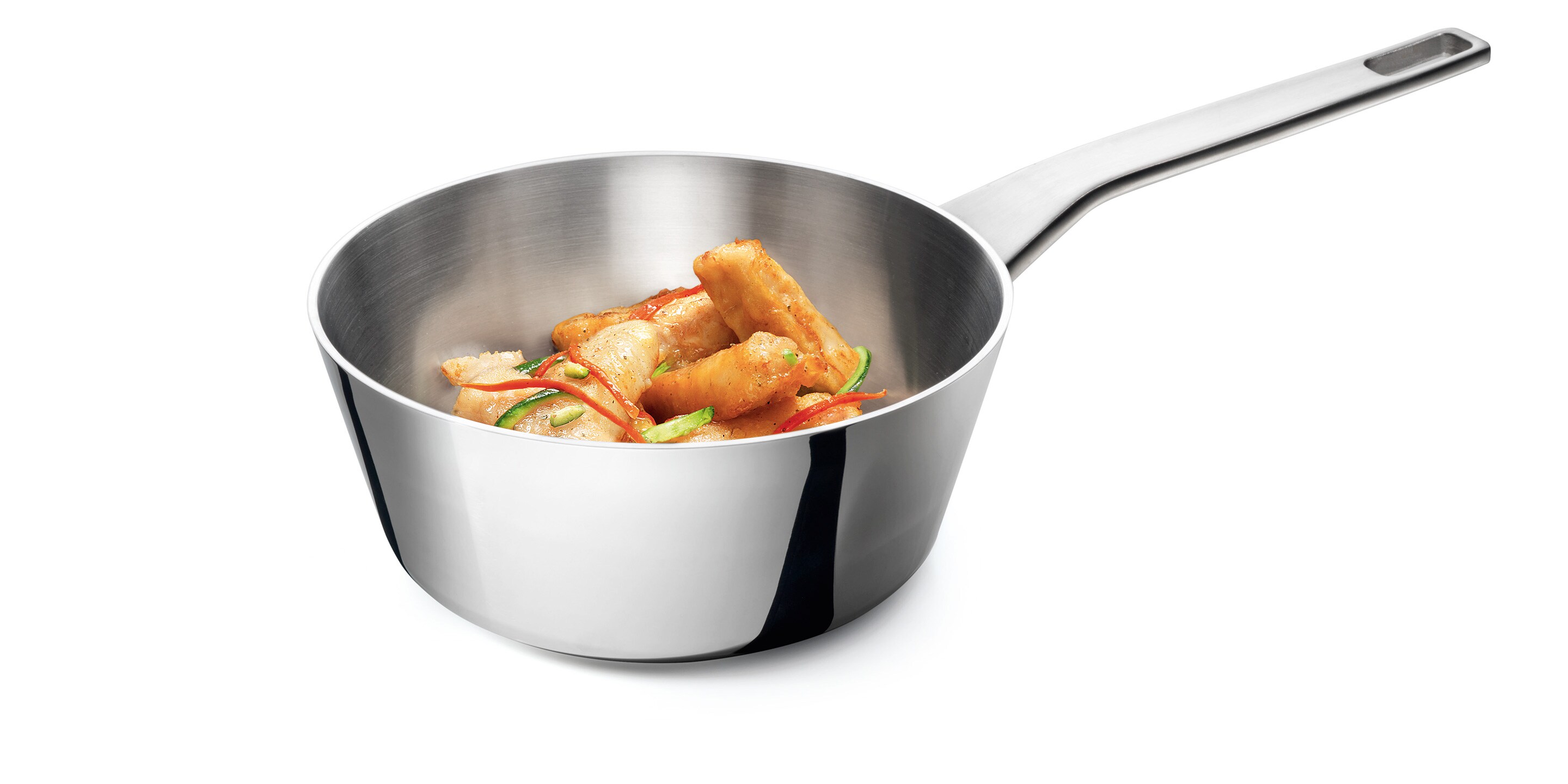 A Conical Sauté serpenyő hús főzése közben