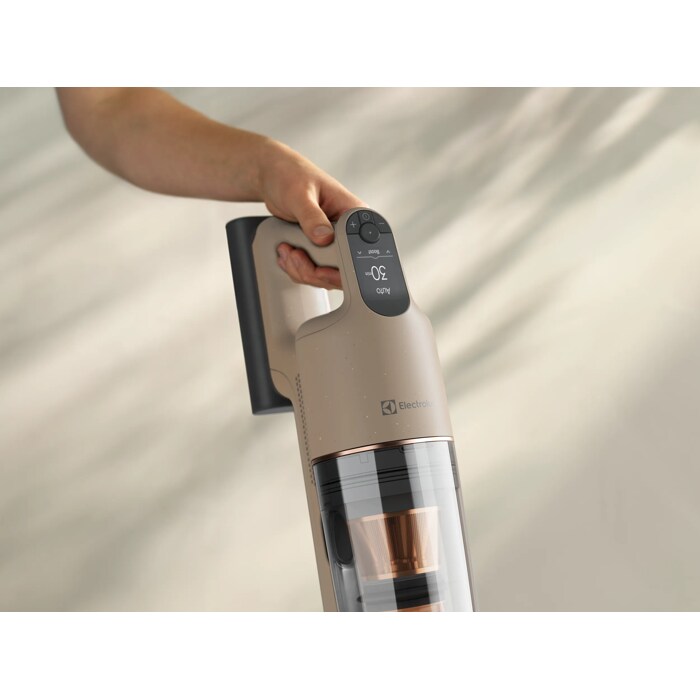  Improved pistol grip is intuitively designed for precise control