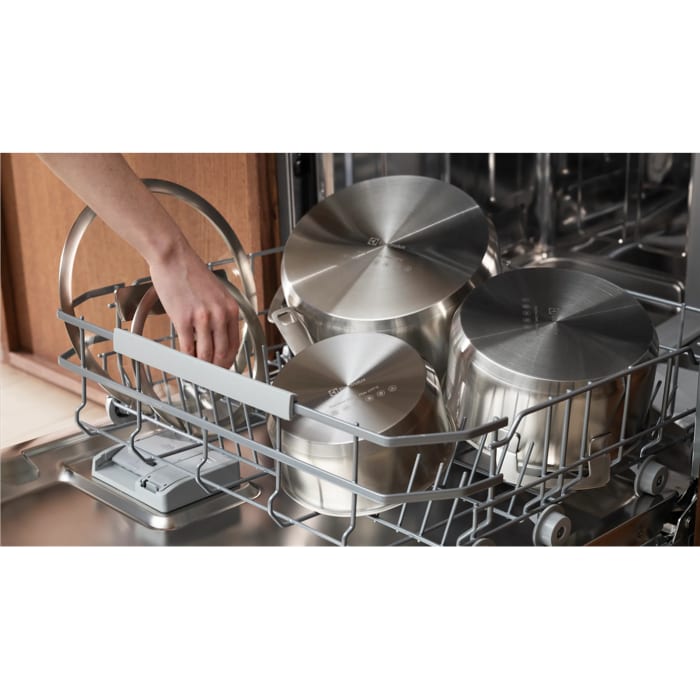 No food residue sticks to the cookware for effortless clean-ups.