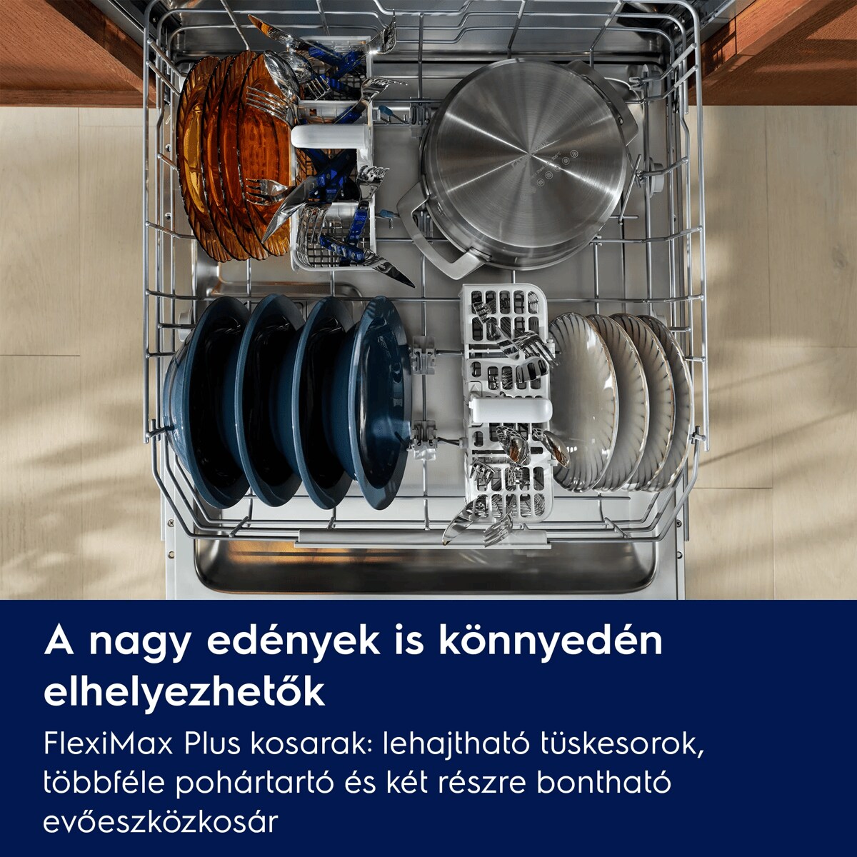 Megkönnyíti a nehezen elhelyezhető edények bepakolását FlexiMax Plus kosarak: lehajtható elemek, egyedi pohártartók és sokoldalú evőeszközfiók.