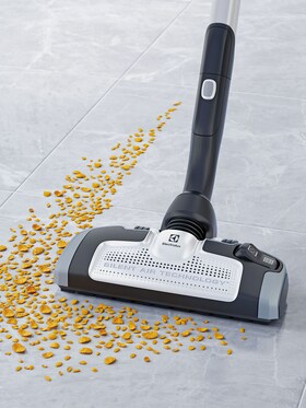 Az Electrolux UltraSilencer Zen zabpehely porszívózás közben