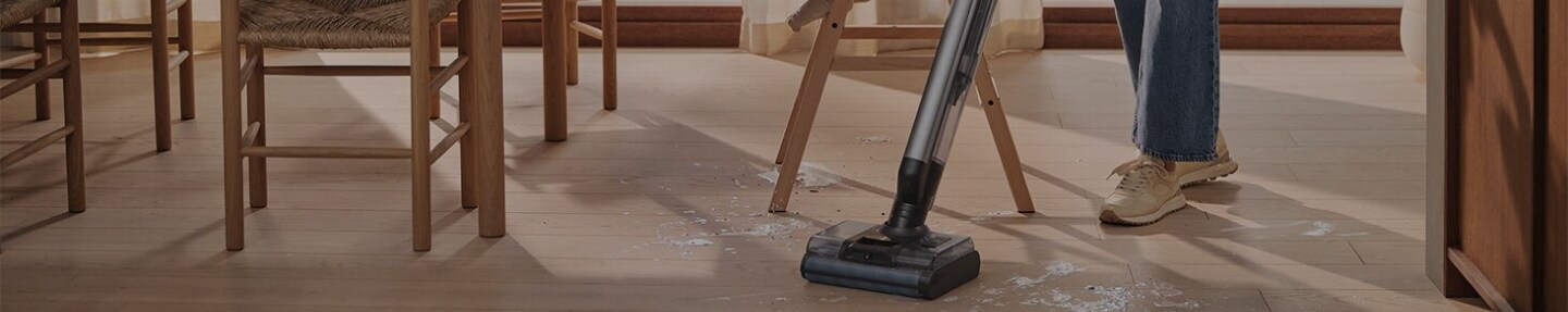 The noozle of a wet and dry vacuum cleaner.