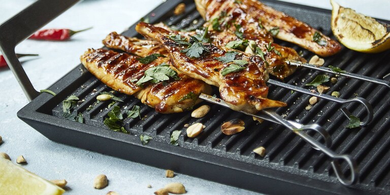 Grillezett csirkenyárs fűszeres mogyorószósszal