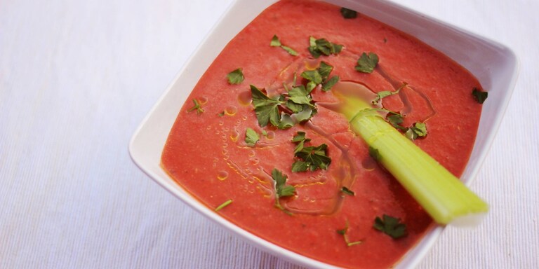 Nyári gazpacho házi bazsalikomolajjal