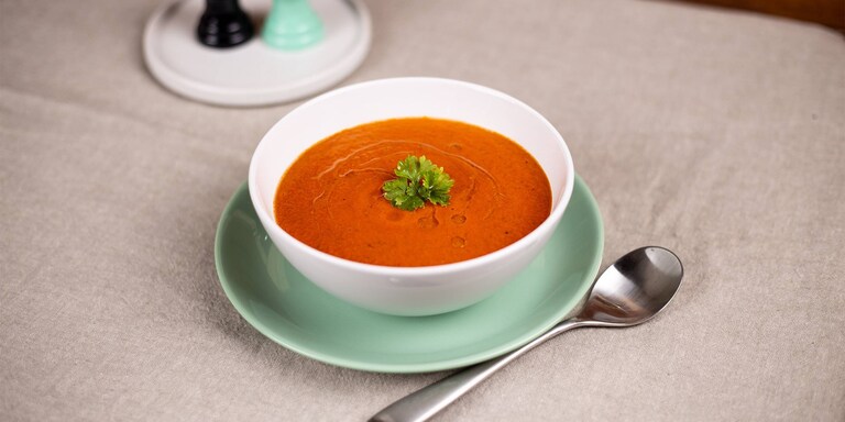 Grillezett paprika-krémleves aszalt paradicsommal