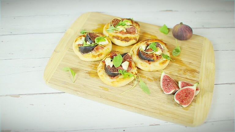 Mini pizzák fügével és kecskesajttal