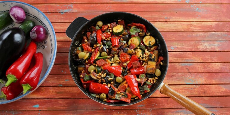 Mediterrán lecsó chorizóval