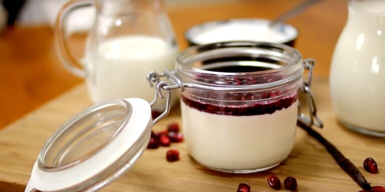 Vaníliás panna cotta gránátalmaöntettel