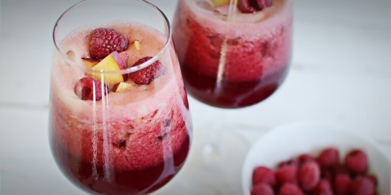 Sangria málnával és nektarinnal