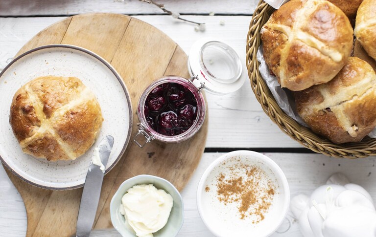 Angol zsemle (Hot Cross Bun)